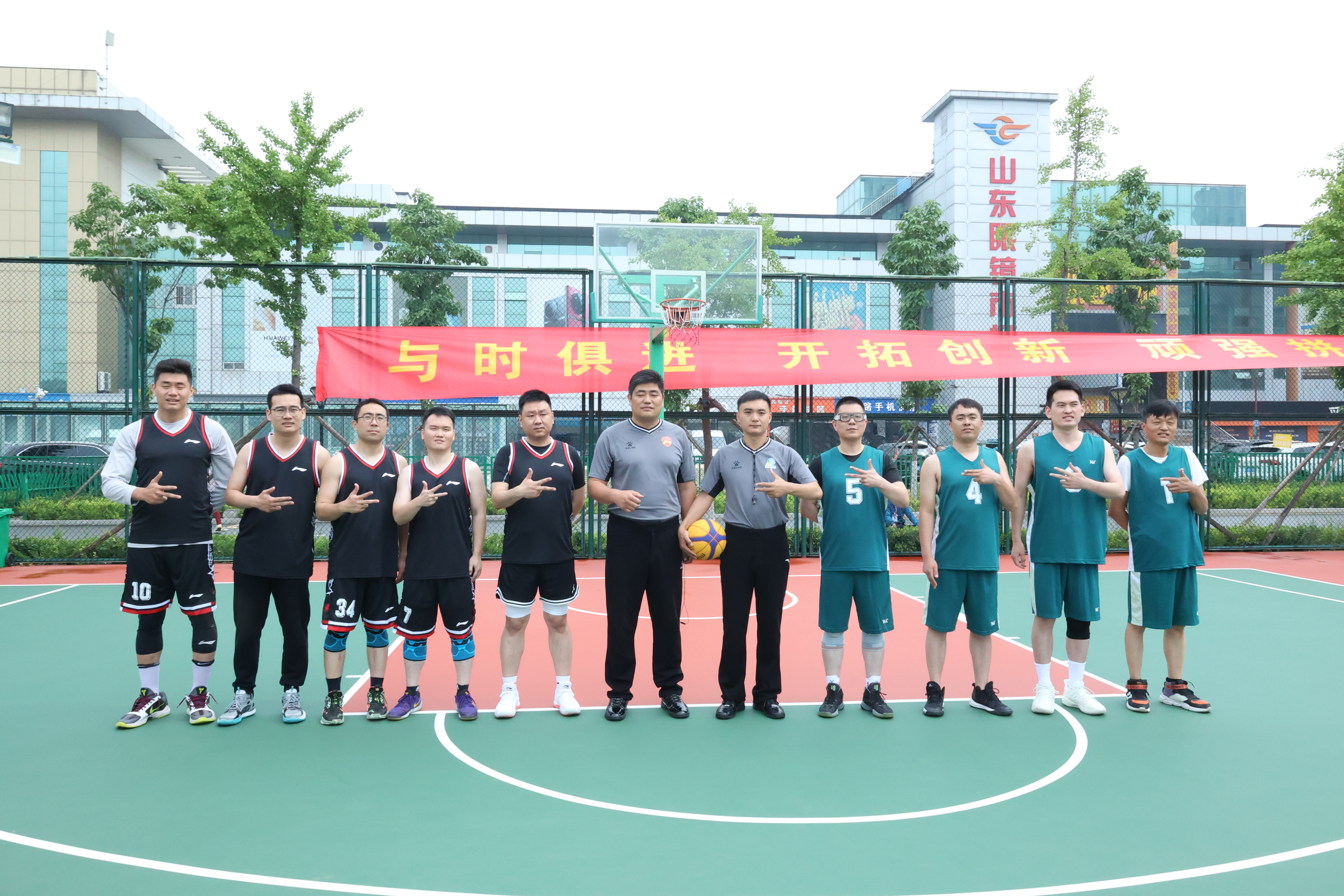 济中城发代表市中区总工会参加济南市第十届职工运动会男子三人篮球比赛(图1)