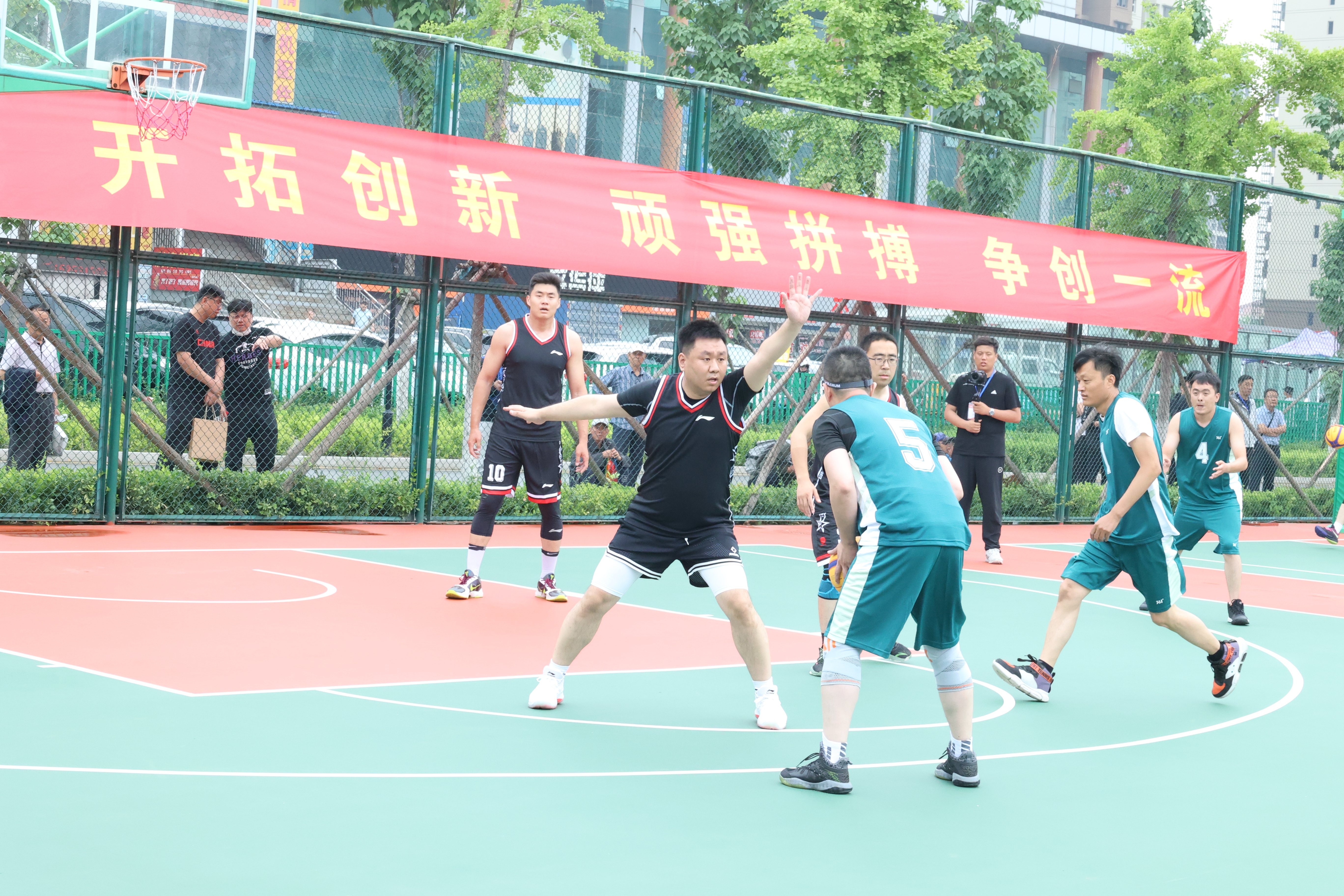 济中城发代表市中区总工会参加济南市第十届职工运动会男子三人篮球比赛(图3)