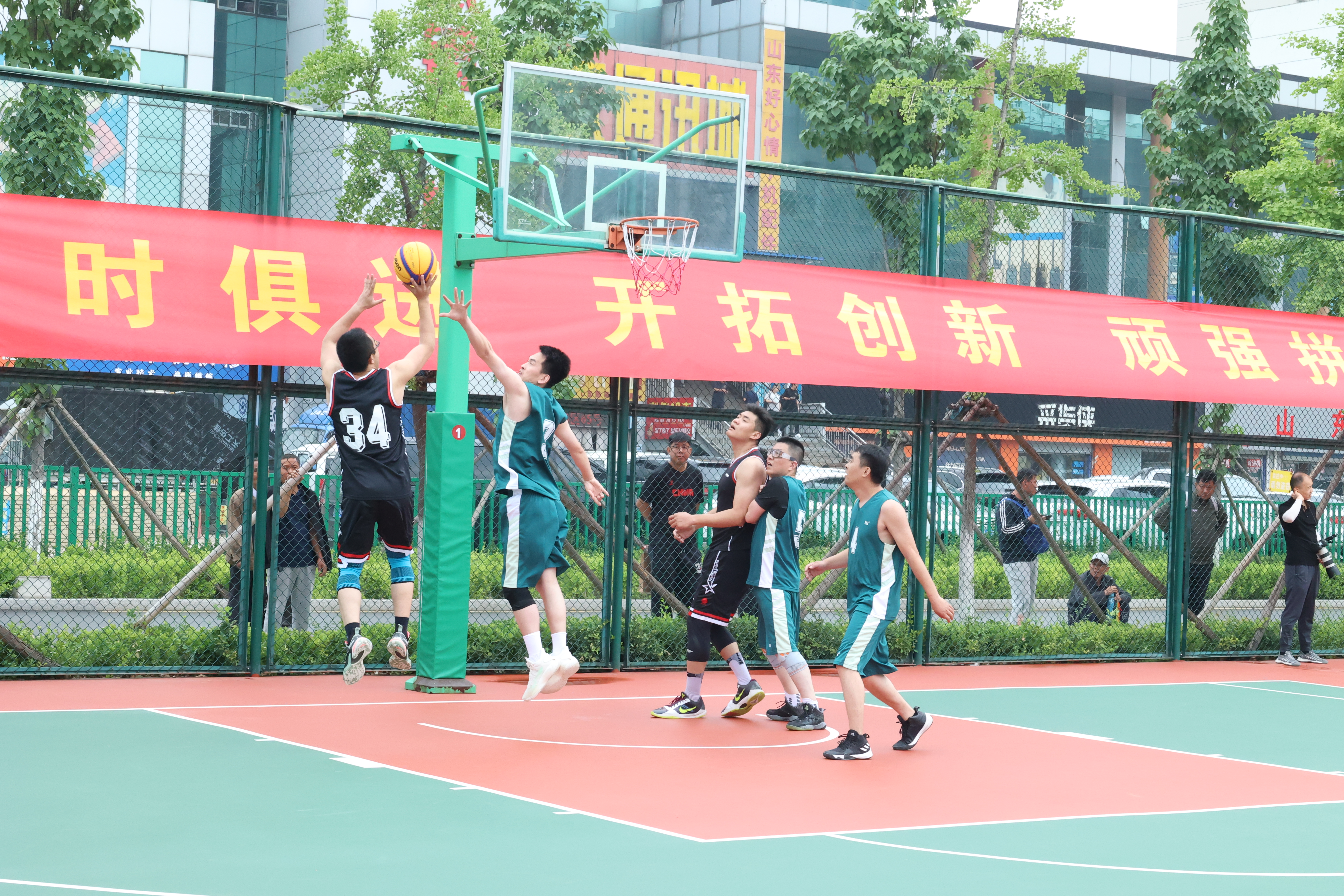 济中城发代表市中区总工会参加济南市第十届职工运动会男子三人篮球比赛(图4)
