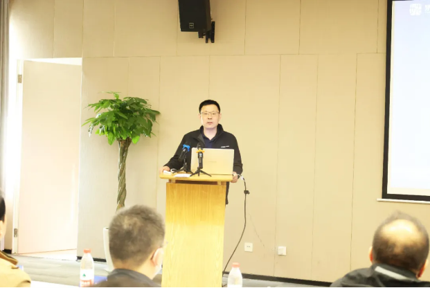 践行双碳战略 共创绿色未来——市中区新能源渣土商用车应用试点宣贯会圆满完成(图4)