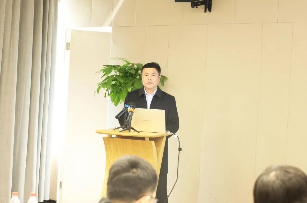 践行双碳战略 共创绿色未来——市中区新能源渣土商用车应用试点宣贯会圆满完成(图6)
