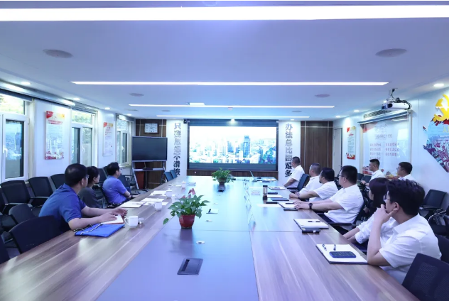 市中区副区长张都清一行莅临济中城发开展能源互联网产业发展调研交流(图2)
